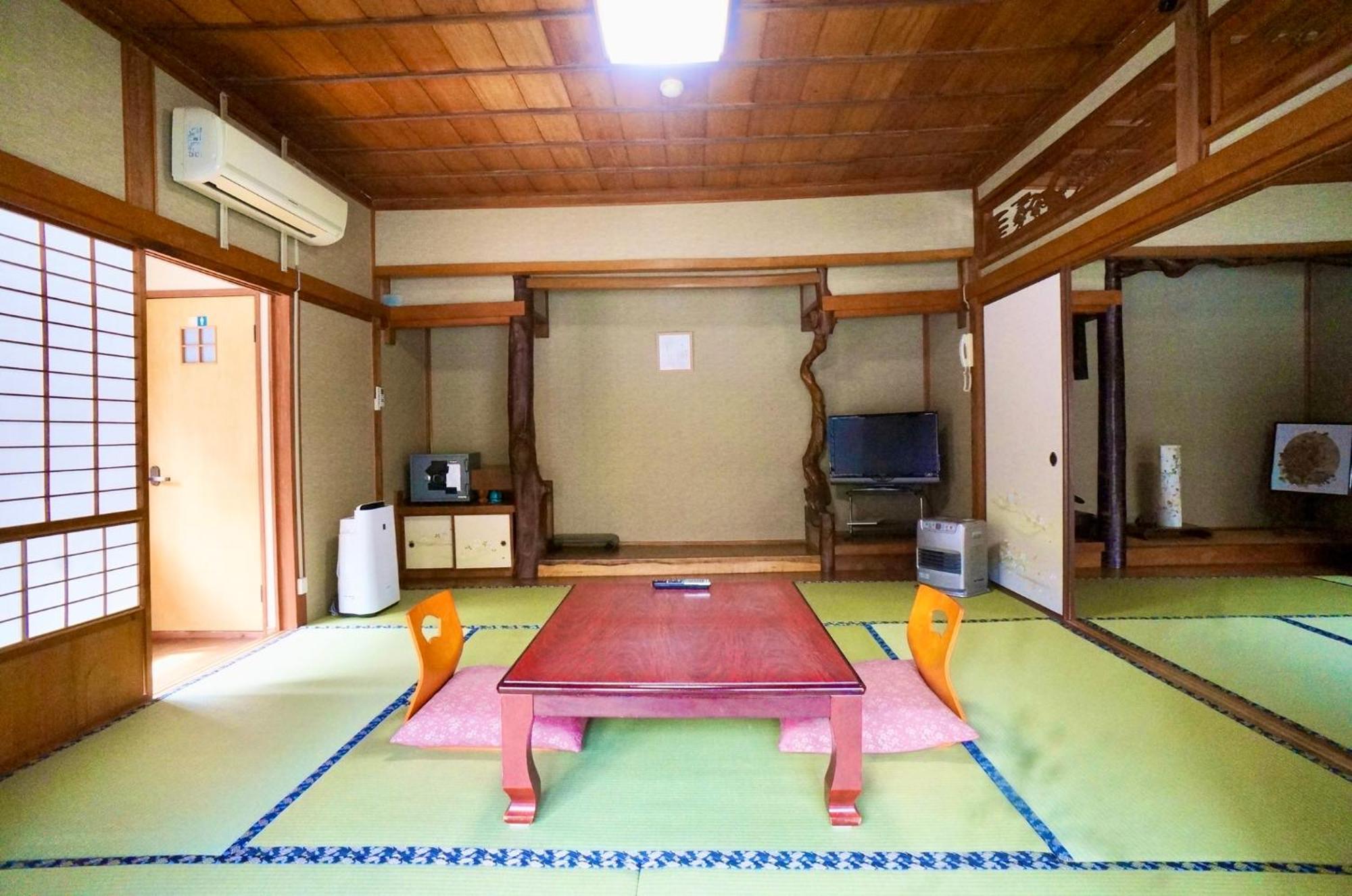 Takaosou Hotel ยูฟุอิน ภายนอก รูปภาพ