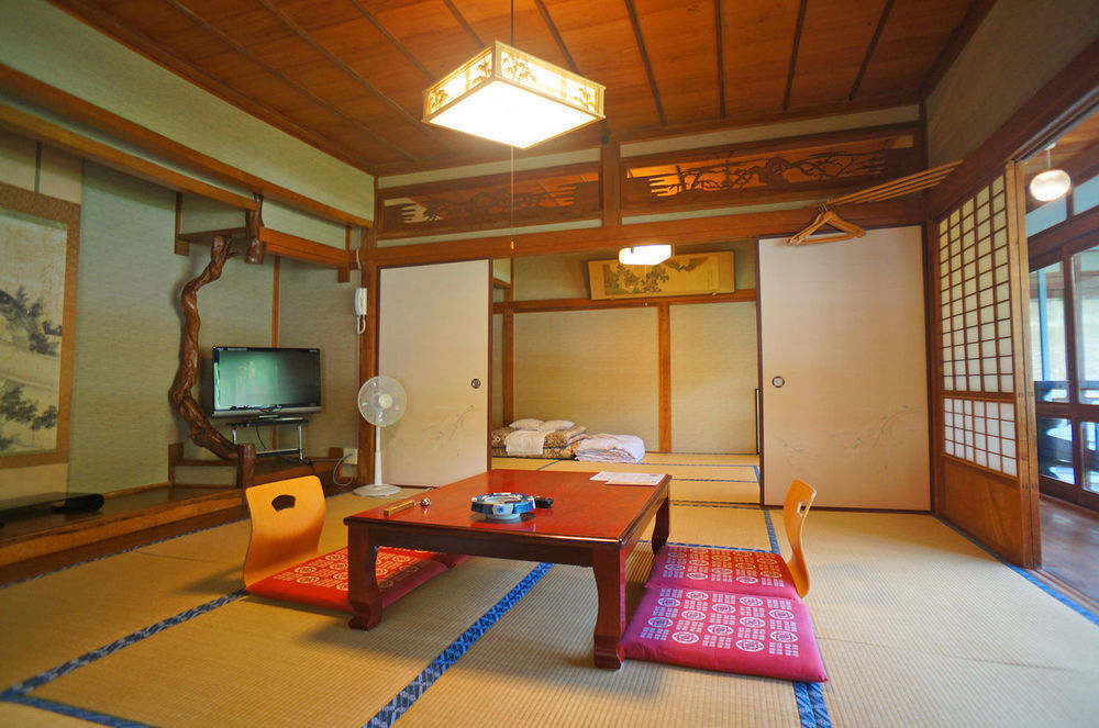 Takaosou Hotel ยูฟุอิน ภายนอก รูปภาพ