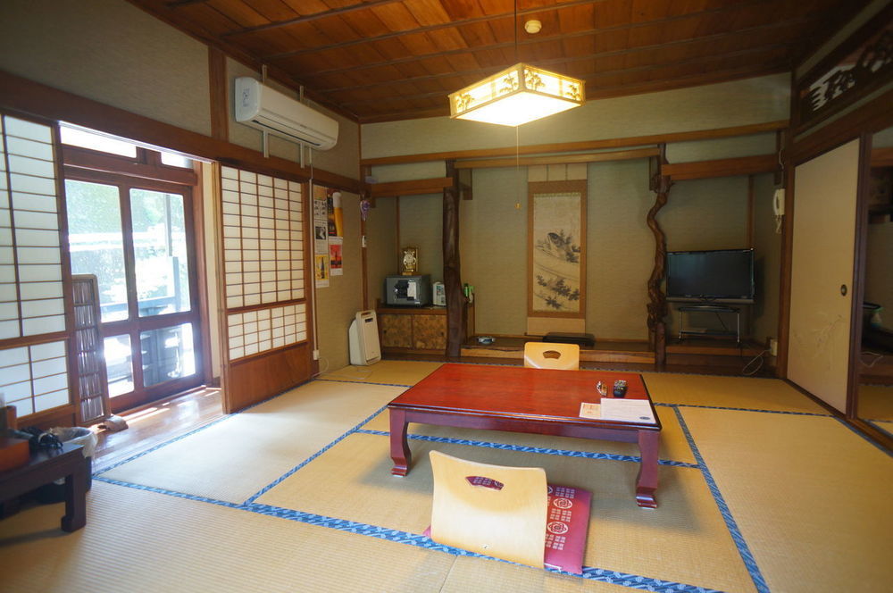 Takaosou Hotel ยูฟุอิน ภายนอก รูปภาพ